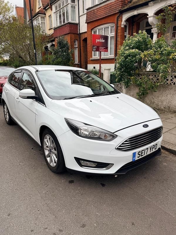 Begagnad Ford Focus Titanium 2017 Vit Halvkombi