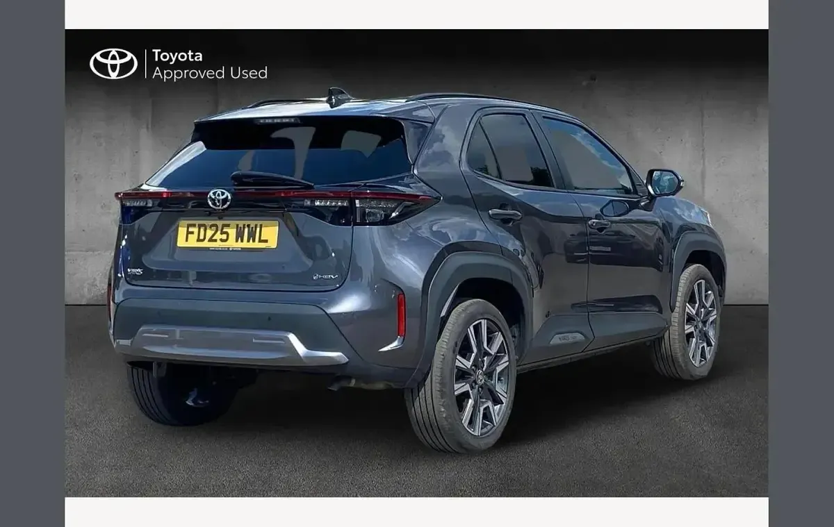 Used Toyota Yaris Cross 128 HP (94 kW) 2025 Decuma grey SUV