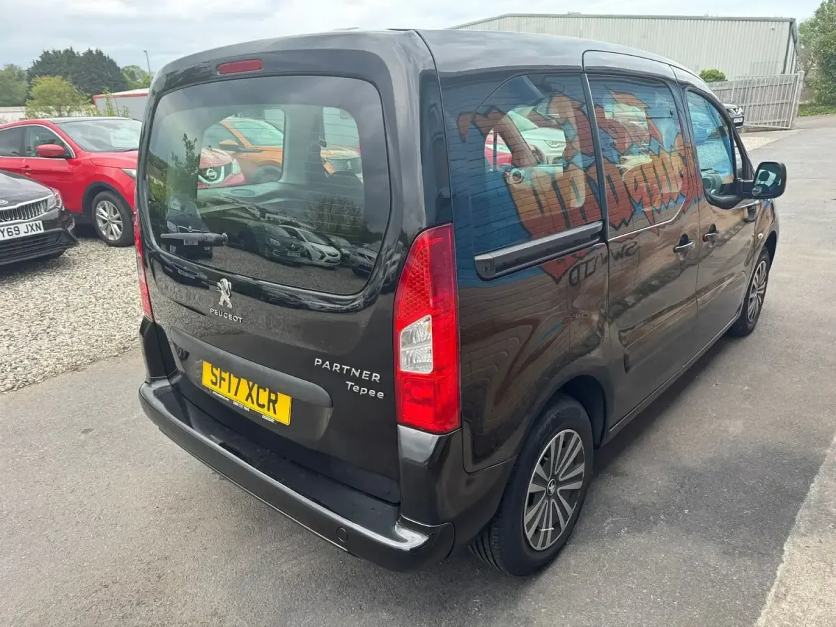 Second-hand Peugeot TePee Active 2017 Negru Monovolum