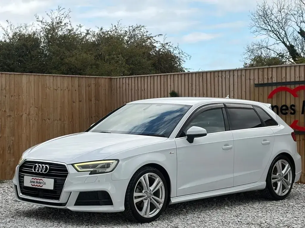 Used Audi A3 Sportback S-Line 150 HP (110 kW) 2017 White Hatchback