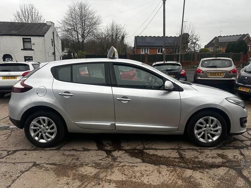 Used Renault Mégane IV Dynamique 110 HP (80 kW) 2016 Silver Hatchback