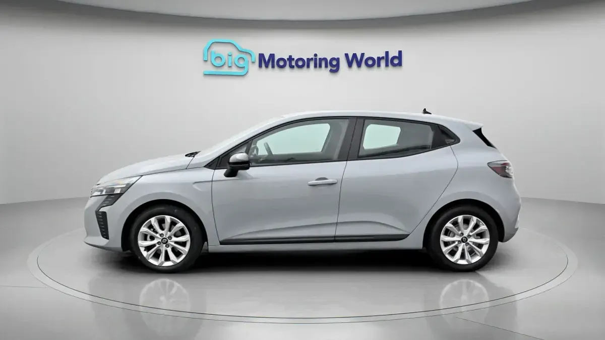 Używany Renault Clio V Evolution 143 KM (105 kW) 2024 Szary Hatchback