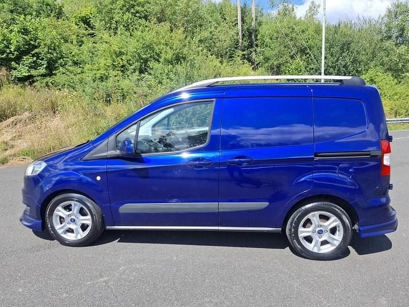 Used Ford Transit 74 HP (54 kW) 2018 Blue Estate
