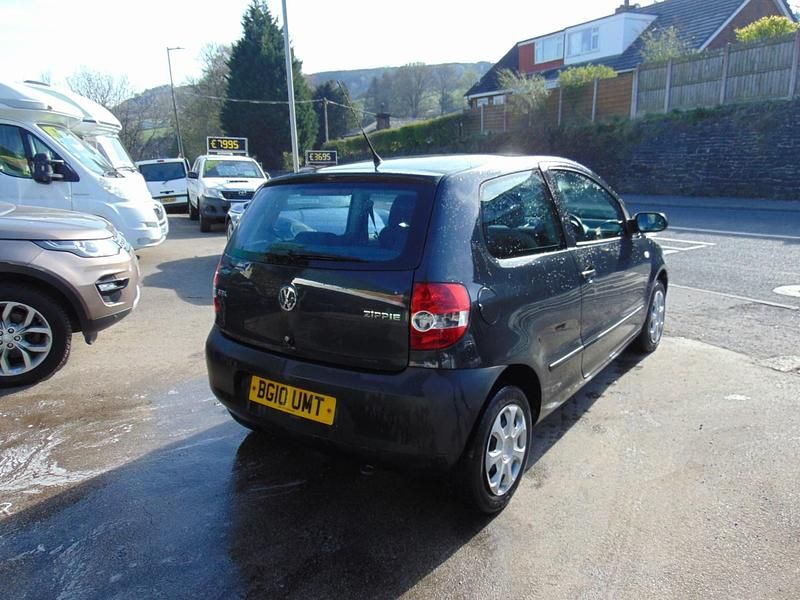 Begagnad VW Fox 55 HK (40 kW) 2010 Grå Halvkombi