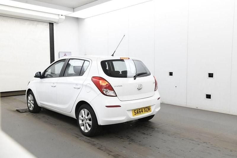 Used Hyundai i20 Active 85 HP (62 kW) 2014 White Hatchback
