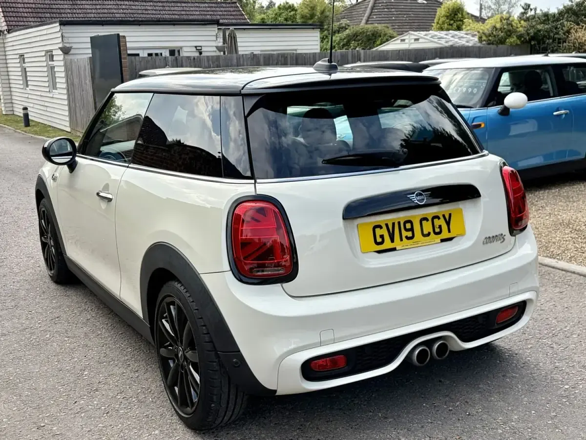 Begagnad Mini Cooper S Hatch 2019 Vit Halvkombi