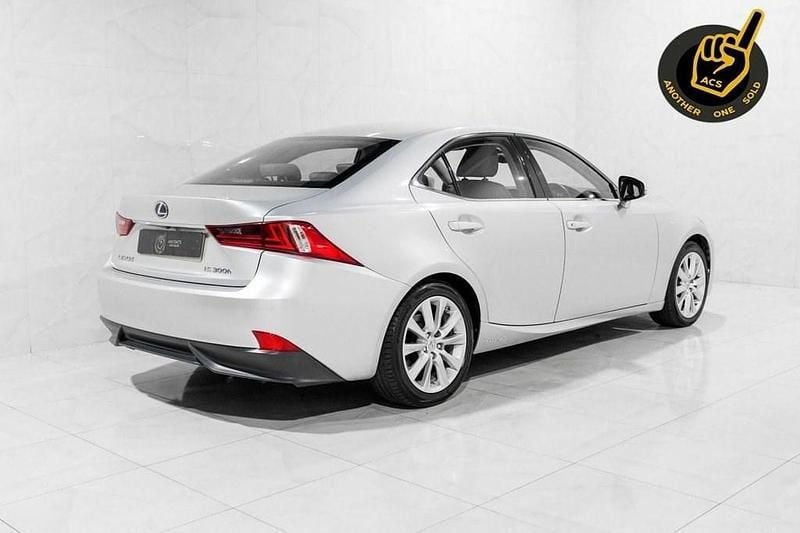 Used Lexus IS300h 223 HP (164 kW) 2016 Silver Sedan