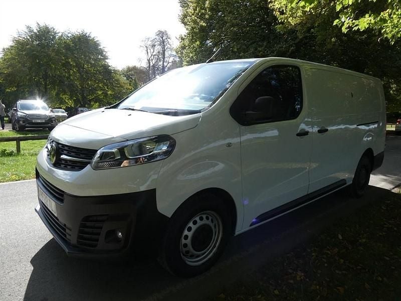 Used Vauxhall Vivaro S 100 HP (73 kW) 2022 White MPV