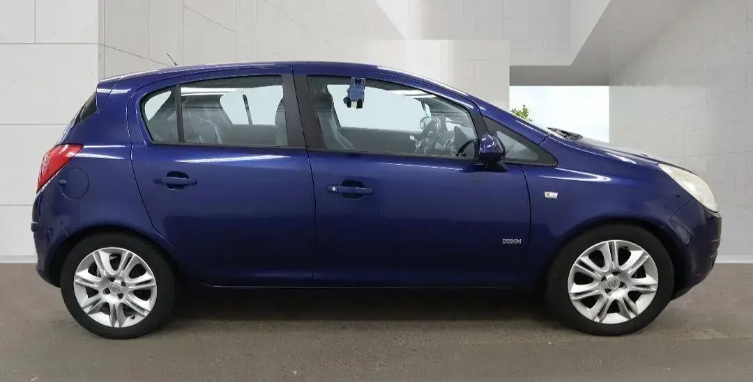 Used Vauxhall Corsa Design Edition 89 HP (65 kW) 2008 Blue Hatchback