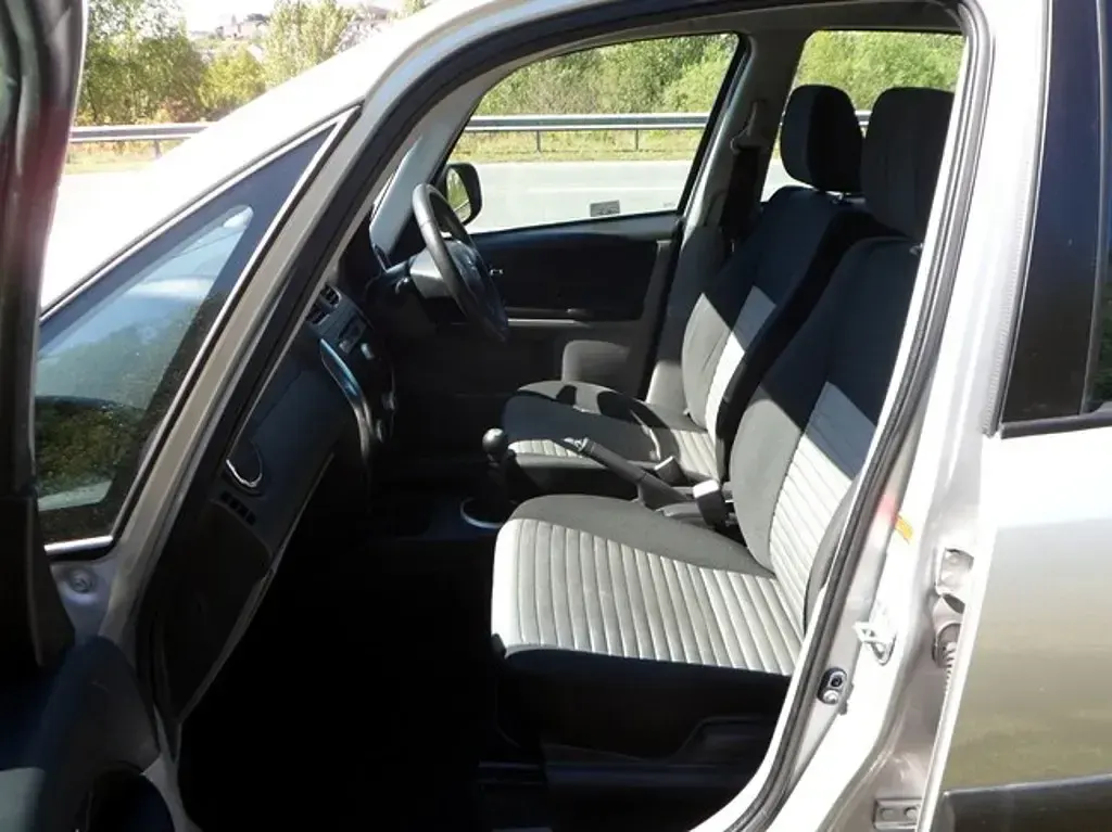Used Suzuki SX4 SZ4 2011 Silver SUV