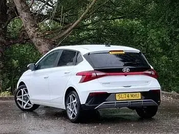 Used Hyundai i20 Ultimate 100 HP (73 kW) 2024 White Hatchback