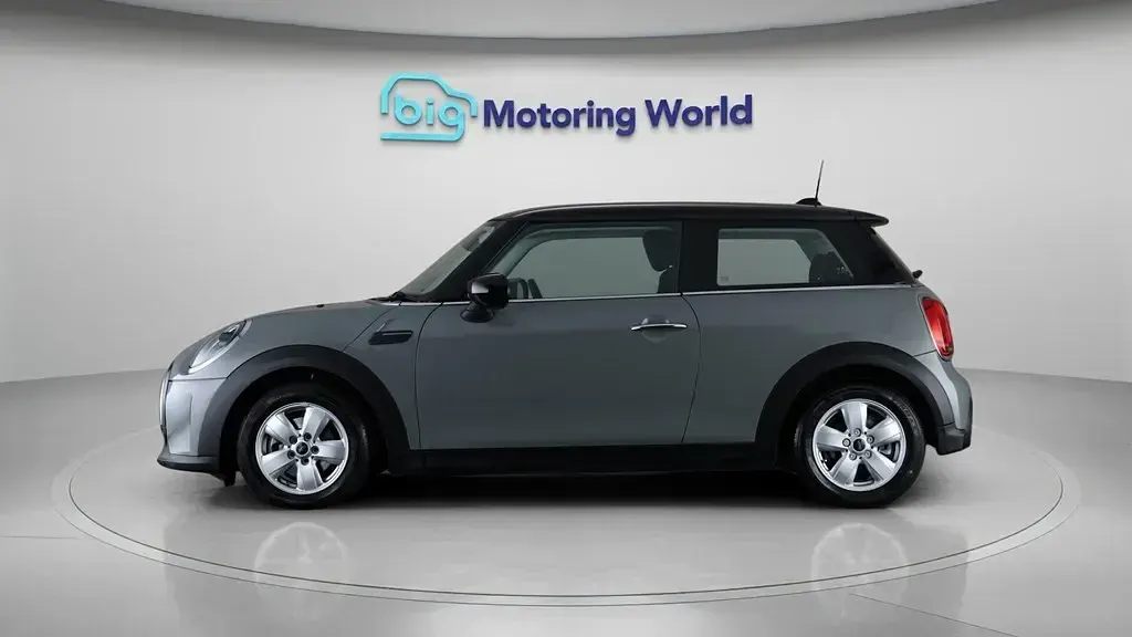 Usado Mini Cooper Classic 136 HP (100 kW) 2022 Cinzento Citadino