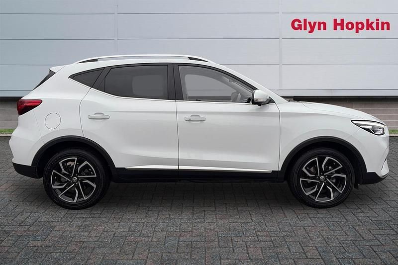 Used MG ZS Exclusive 111 HP (81 kW) 2024 White Hatchback