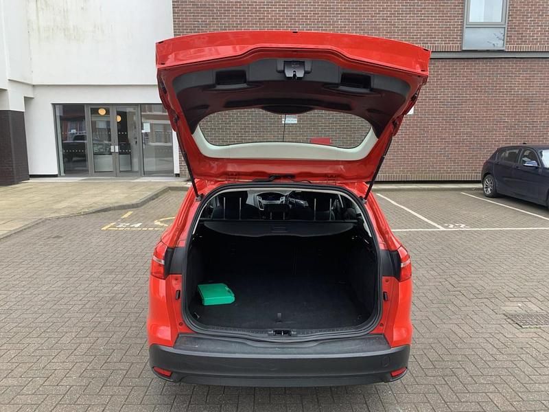 Used Ford Focus Zetec 115 HP (84 kW) 2016 Red Estate