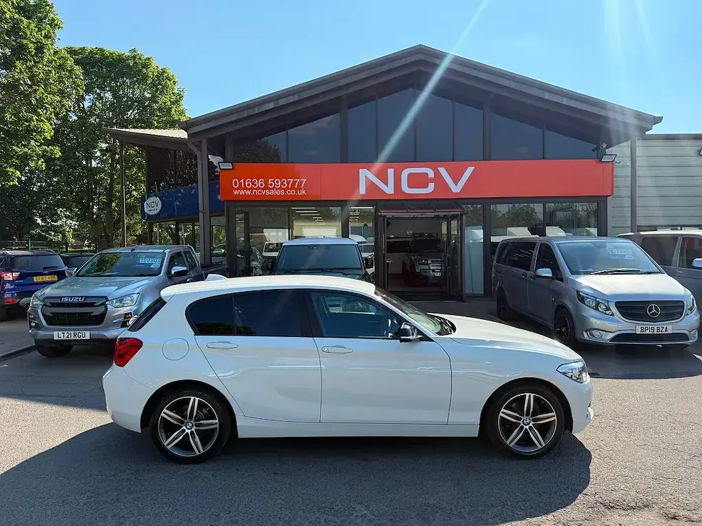Used BMW 118 Sport Line 150 HP (110 kW) 2017 White Hatchback