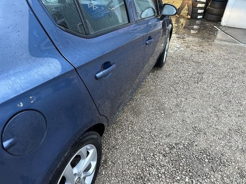 Used Vauxhall Corsa SRi 75 HP (55 kW) 2017 Blue Hatchback