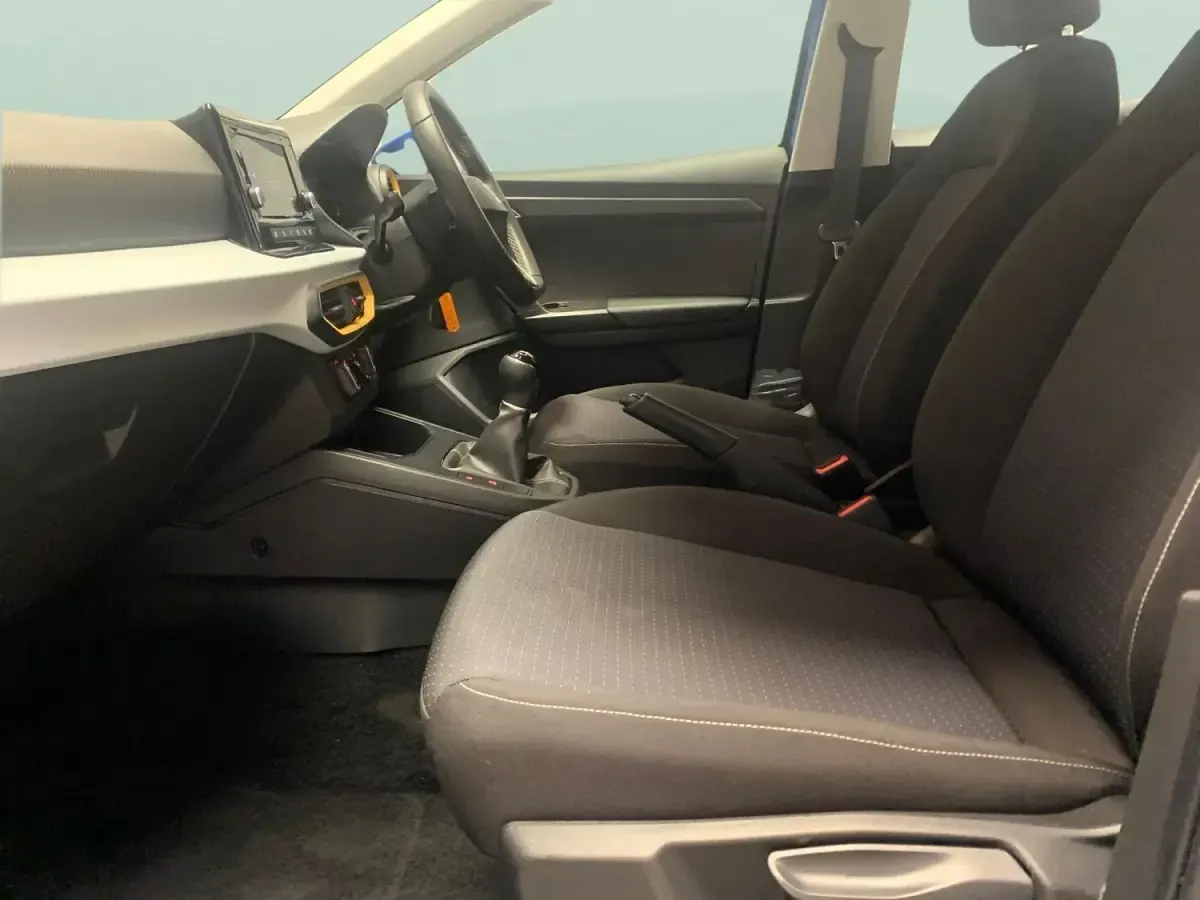 Begagnad Seat Ibiza SE 95 HK (69 kW) 2023 Blå Halvkombi