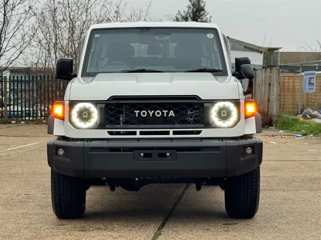 New Toyota Land Cruiser 204 HP (150 kW) 2026 White