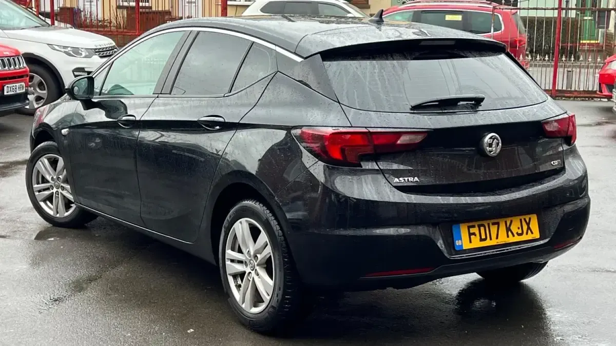 Używany Vauxhall Astra S 110 KM (80 kW) 2017 Czarny Hatchback