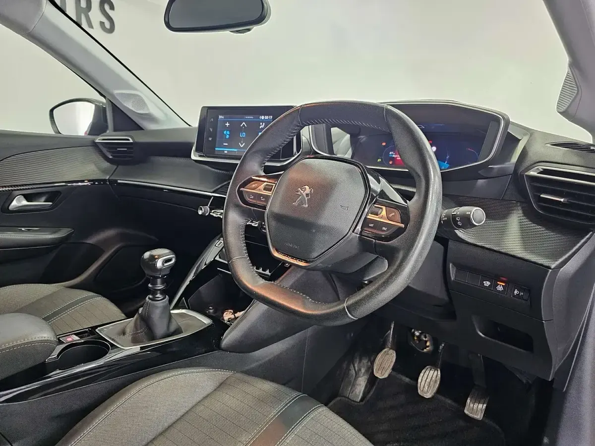 Used Peugeot 208 Allure Premium 75 HP (55 kW) 2021 Black Hatchback