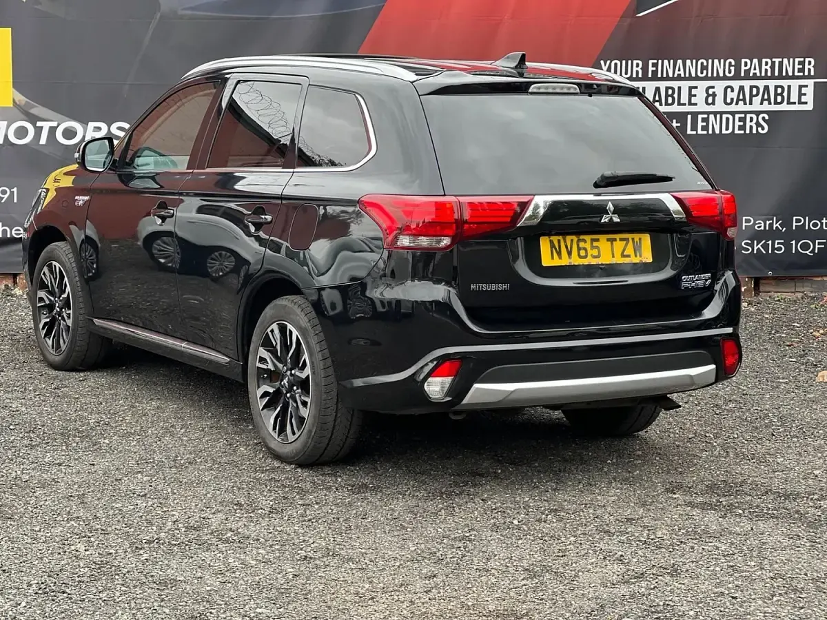 Used Mitsubishi Outlander P-HEV 2016 Black Estate