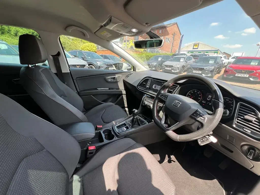 Used Seat Leon FR 147 HP (108 kW) 2020 White Hatchback