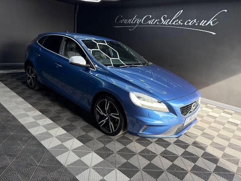 Used Volvo V40 R-Design Pro 120 HP (88 kW) 2016 Blue Hatchback