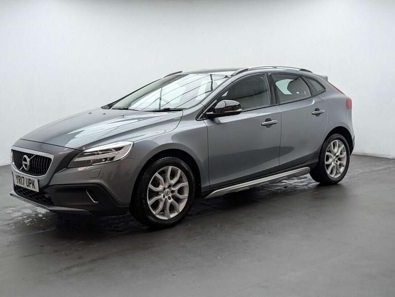 Usado Volvo V40 Pro 152 HP (111 kW) 2017 Cinzento Citadino