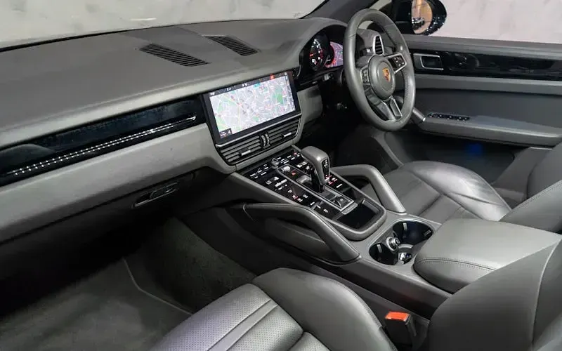 Used Porsche Cayenne 441 HP (324 kW) 2018 Black SUV