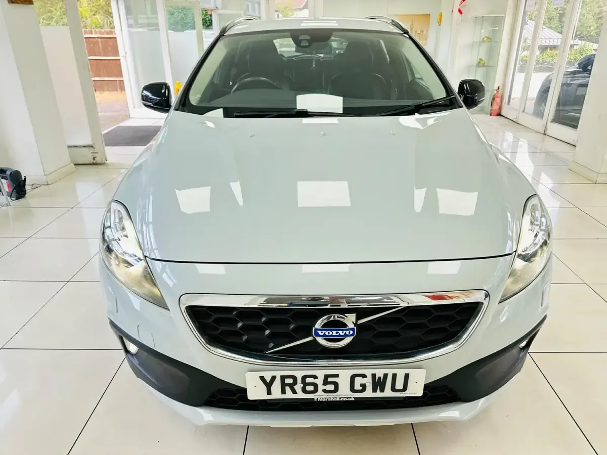Used Volvo V40 2015 Blue Hatchback