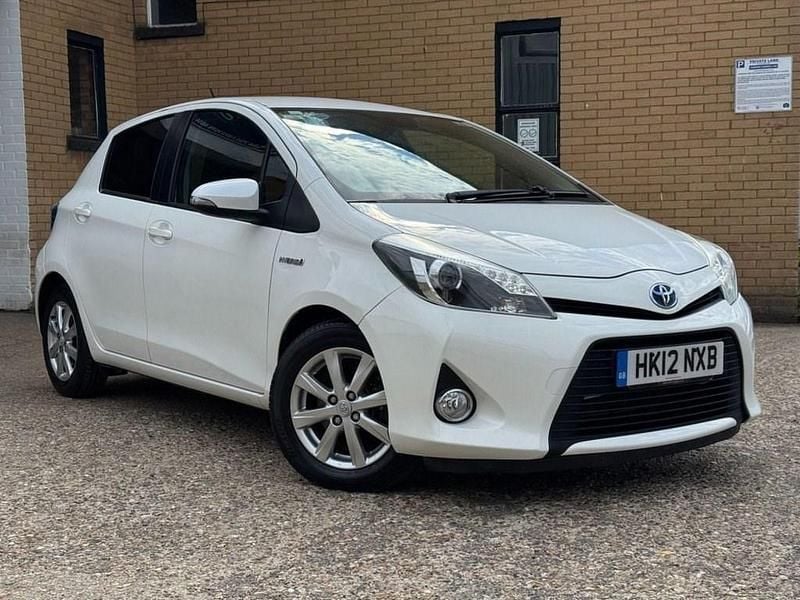 White Used 2012 Toyota Yaris Hybrid T4 Hatchback | £8,499 (Fair price) - Image 1/4