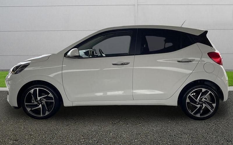 Used Hyundai i10 Premium 79 HP (58 kW) 2025 White Hatchback