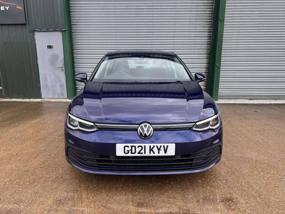 Used VW Golf VII Life 150 HP (110 kW) 2021 Blue Hatchback