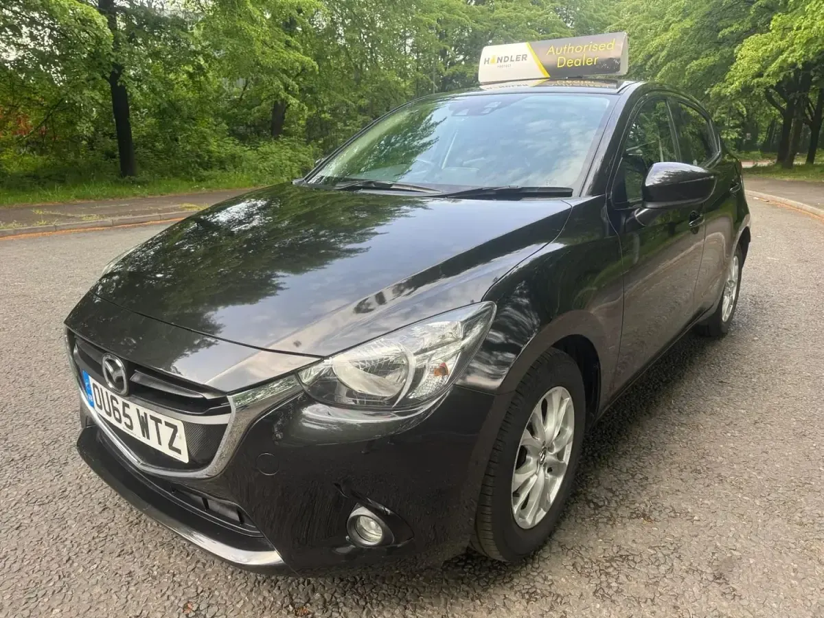 Begagnad Mazda 2 2015 Svart Halvkombi