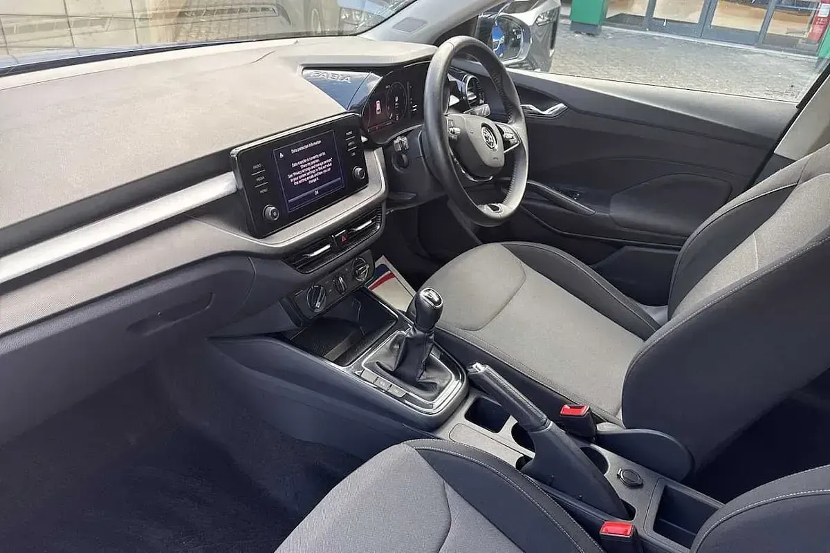 Used Skoda Fabia Colour Edition 59 HP (43 kW) 2023 Race blue metallic black body / magic pearl effect roof Hatchback