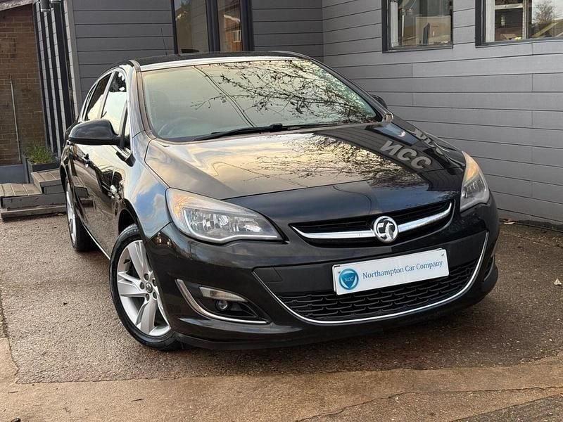 Black Used 2012 Vauxhall Astra SRi Hatchback | £1,795 (Fair price) - Image 1/4