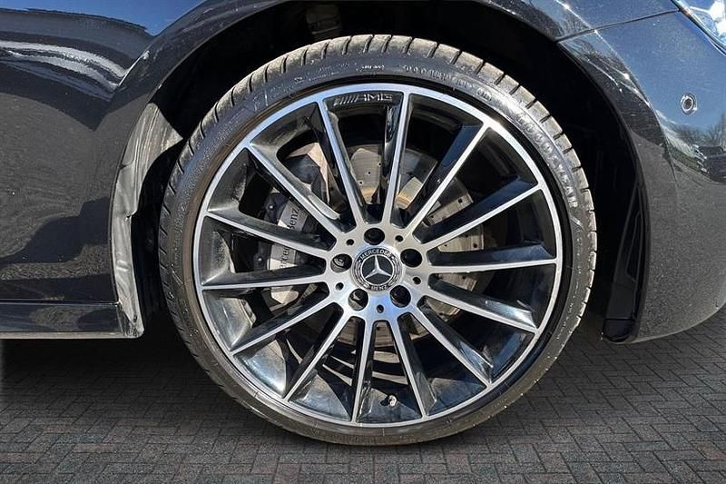 Used Mercedes E400 AMG line 330 HP (242 kW) 2023 Obsidian black Estate