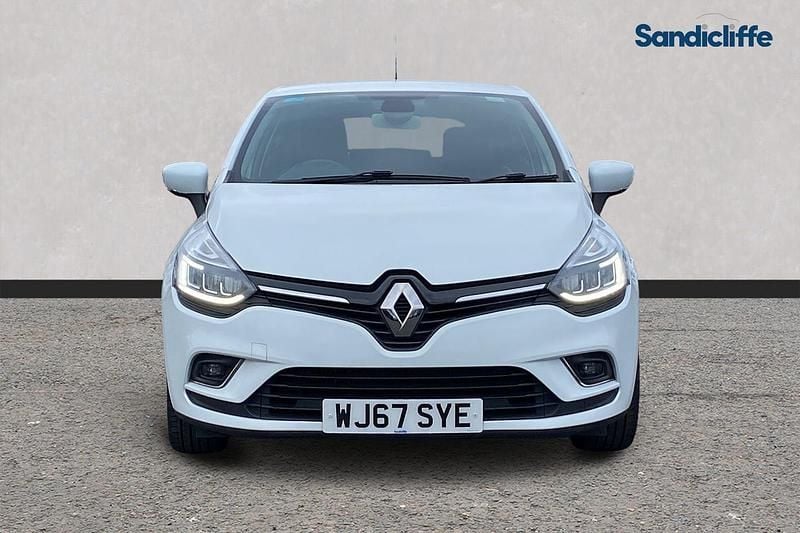 Used Renault Clio IV Dynamique 90 HP (66 kW) 2016 White Hatchback