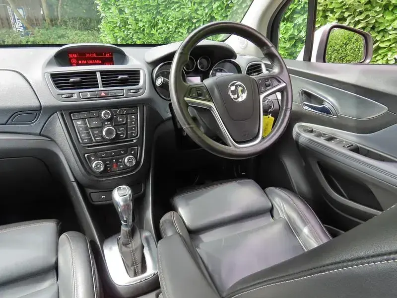 Used Vauxhall Mokka 140 HP (102 kW) 2015 White SUV