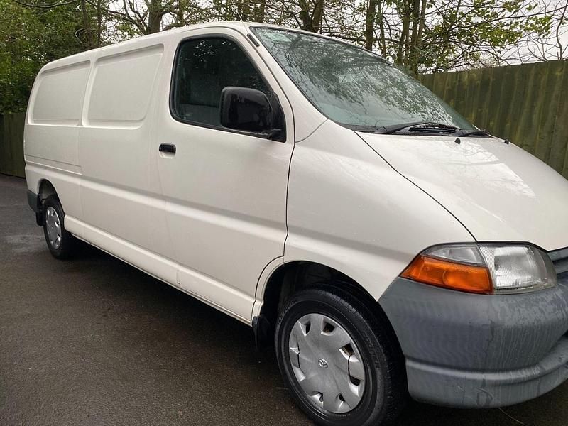 White Used 2001 Toyota HiAce Van | £3,795 (Fair price) - Image 1/4