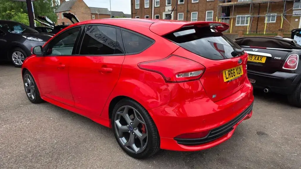 Used Ford Focus ST 2016 Red Hatchback