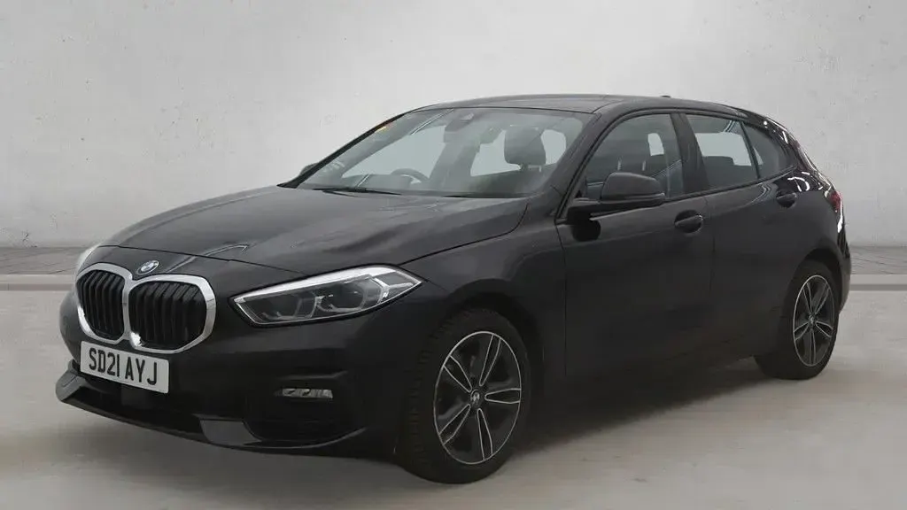 Usado BMW 118 Sport Line 150 CV (110 kW) 2021 Negro Utilitario