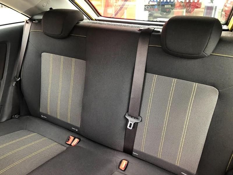 Used Vauxhall Corsa Edition 85 HP (62 kW) 2014 Yellow Hatchback