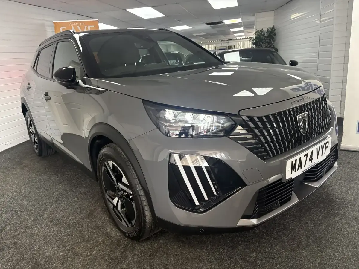 Używany Peugeot 2008 GT 130 KM (95 kW) 2024 Szary SUV