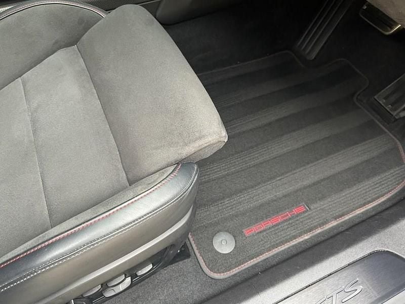 Used Porsche Taycan Performance Package 439 kW (598 HP) 2023 Blue Estate