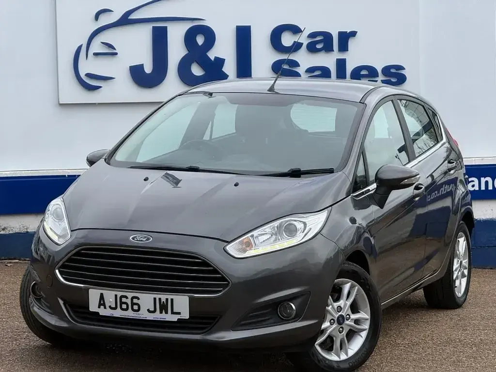 Used Ford Fiesta Zetec 100 HP (73 kW) 2017 Grey Hatchback
