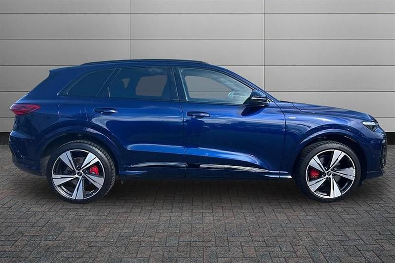 Used Audi Q5 Advanced 204 HP (150 kW) 2025 Navarra blue SUV