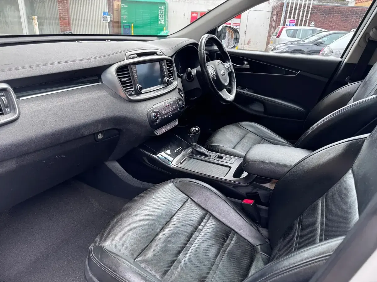 Used Kia Sorento 2016 White SUV
