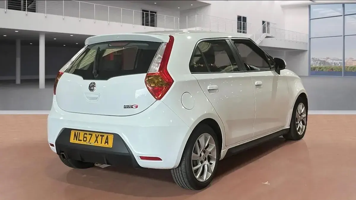 Used MG MG3 106 HP (77 kW) 2017 White Hatchback