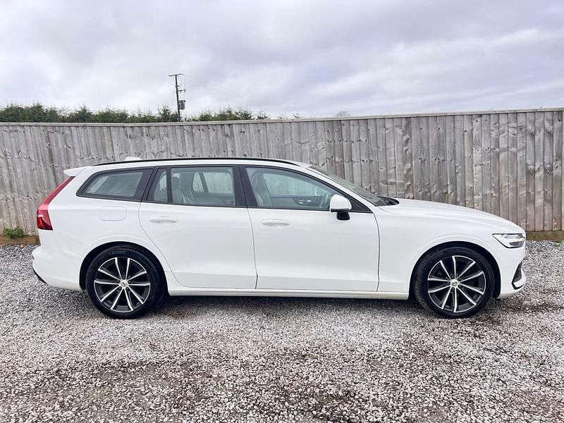 Used Volvo V60 Momentum 163 HP (119 kW) 2020 White Estate